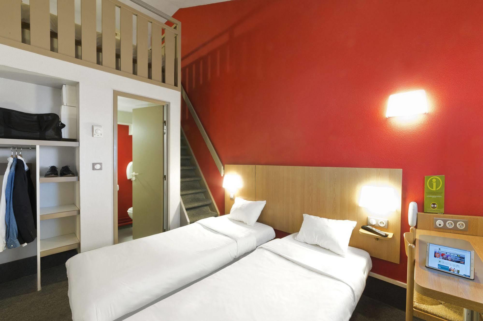 B&B Hotel Laval Change Экстерьер фото