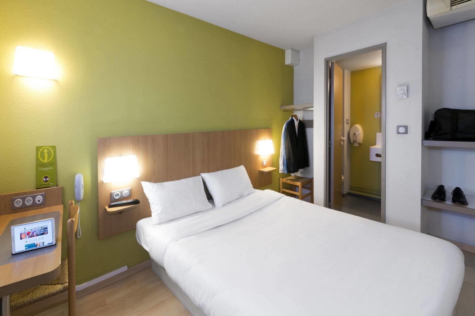 B&B Hotel Laval Change Экстерьер фото