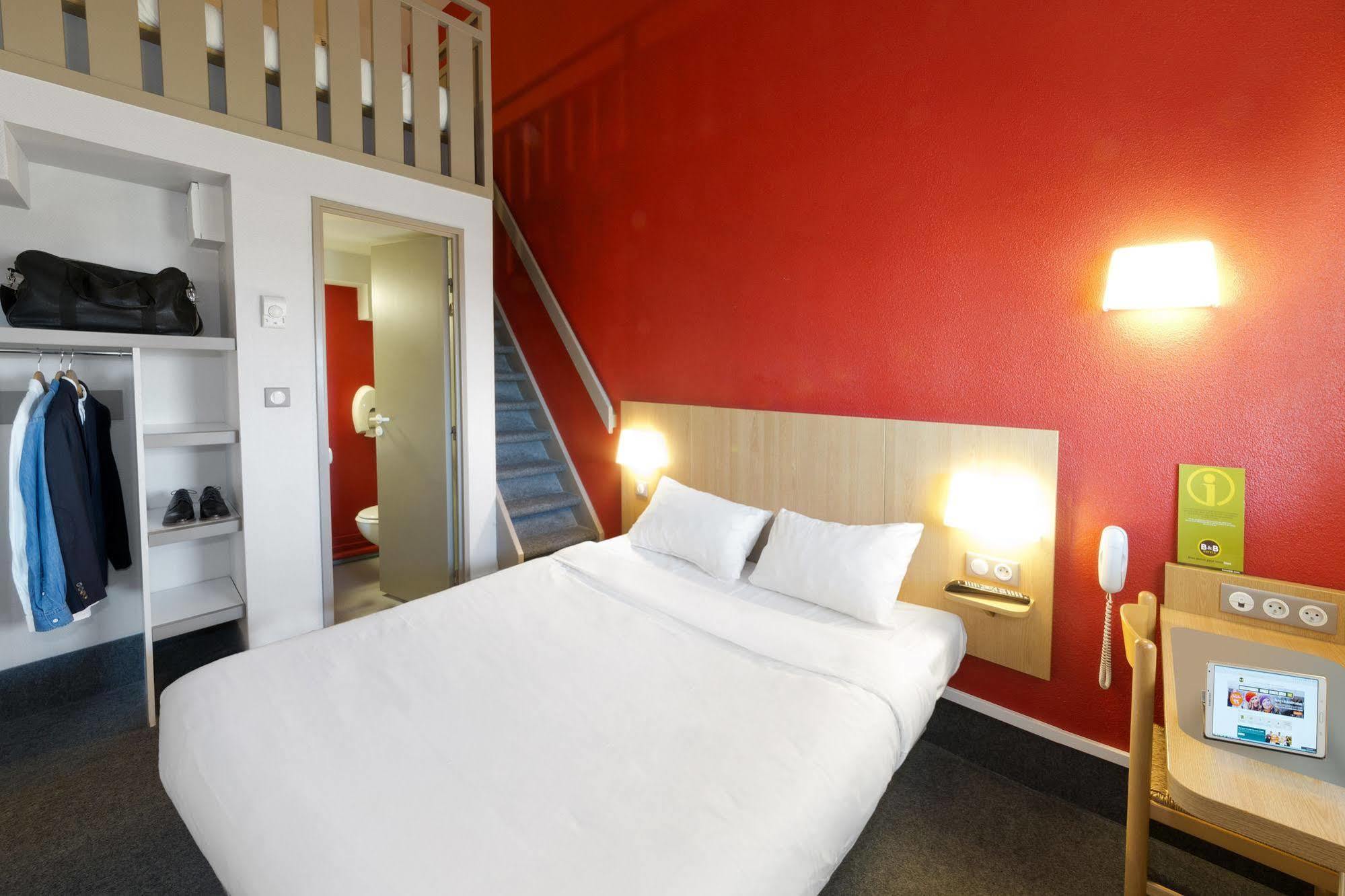 B&B Hotel Laval Change Экстерьер фото