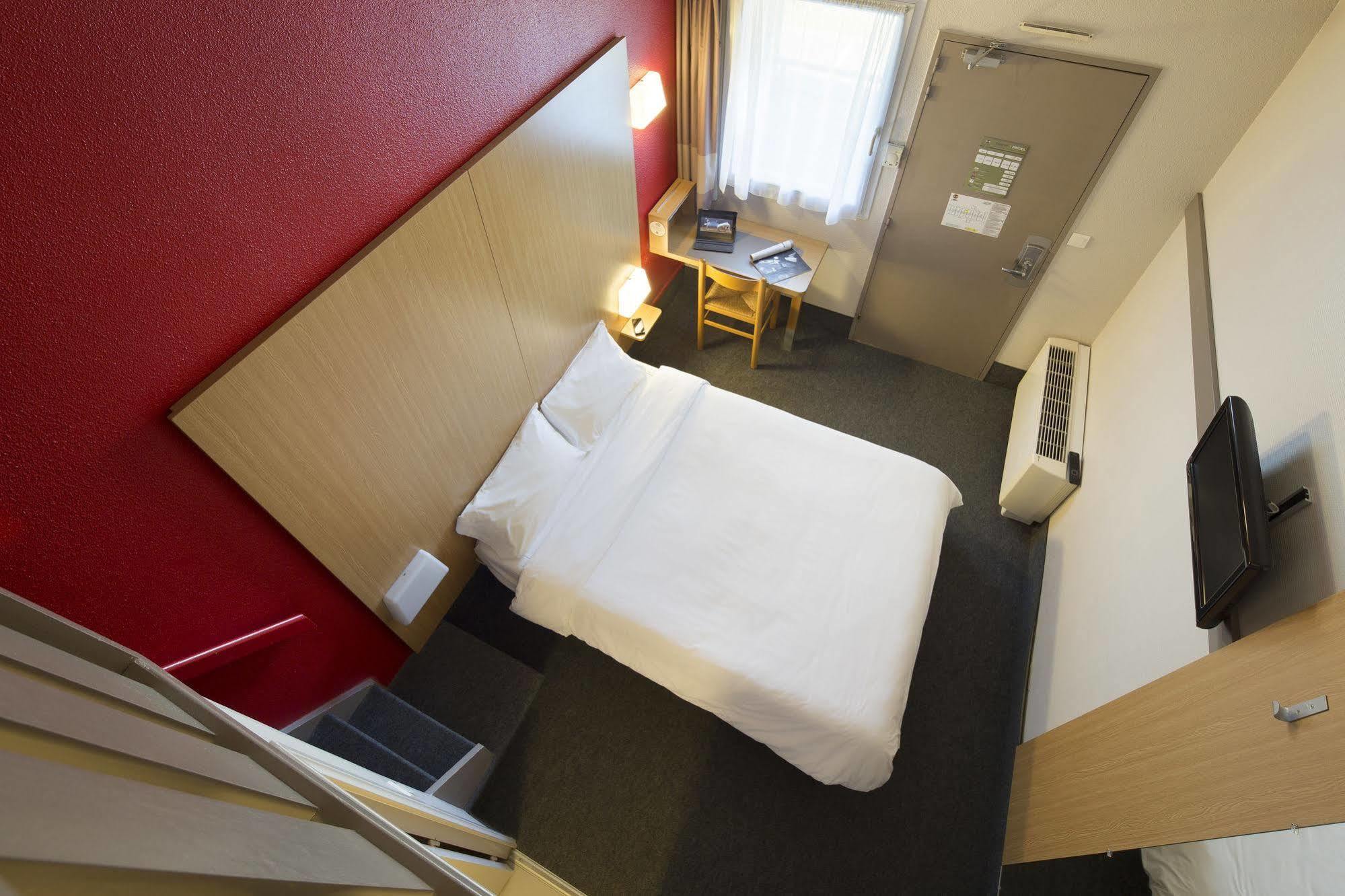 B&B Hotel Laval Change Экстерьер фото
