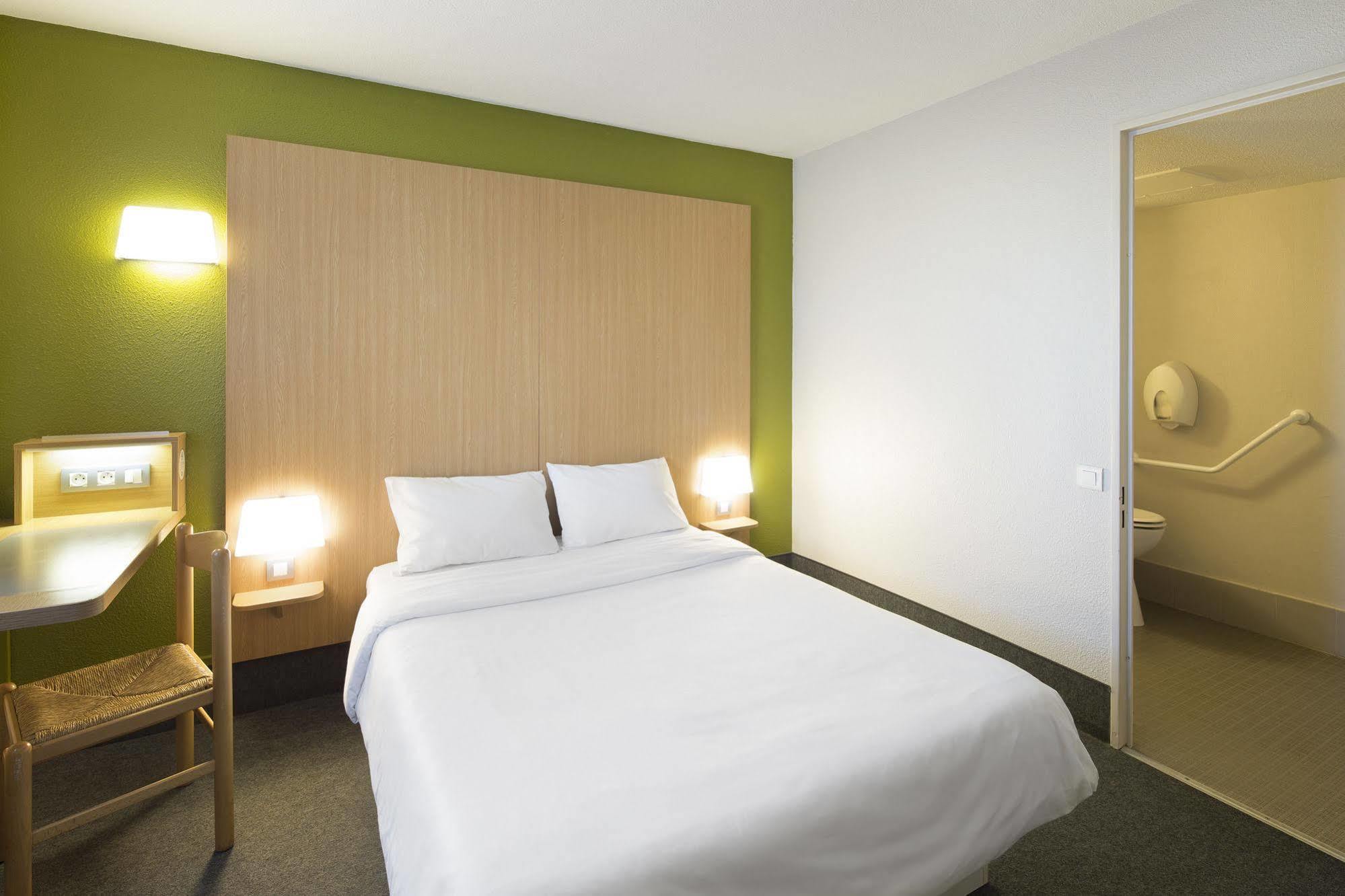 B&B Hotel Laval Change Экстерьер фото