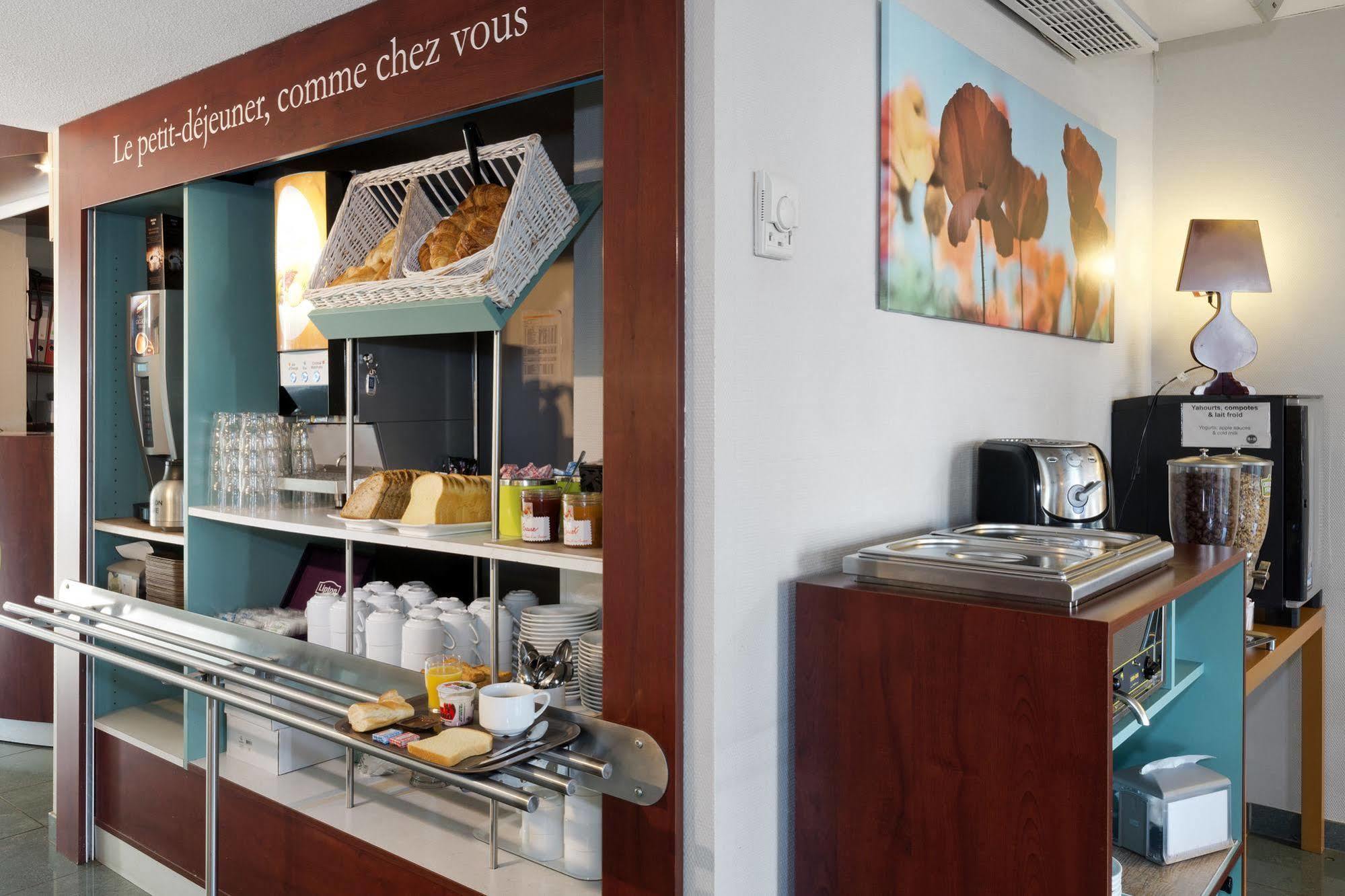 B&B Hotel Laval Change Экстерьер фото