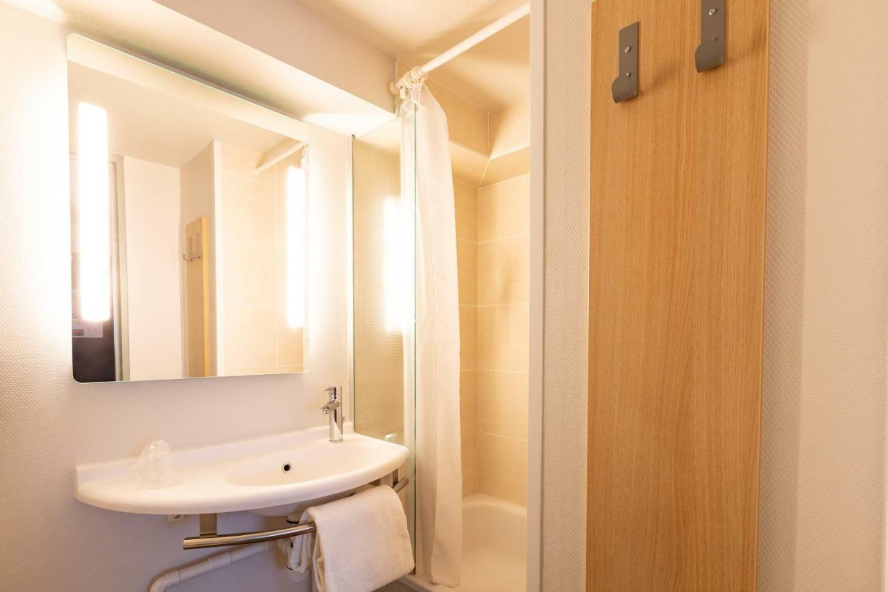 B&B Hotel Laval Change Экстерьер фото